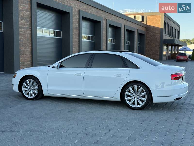 Седан Audi A8 2015 в Черновцах