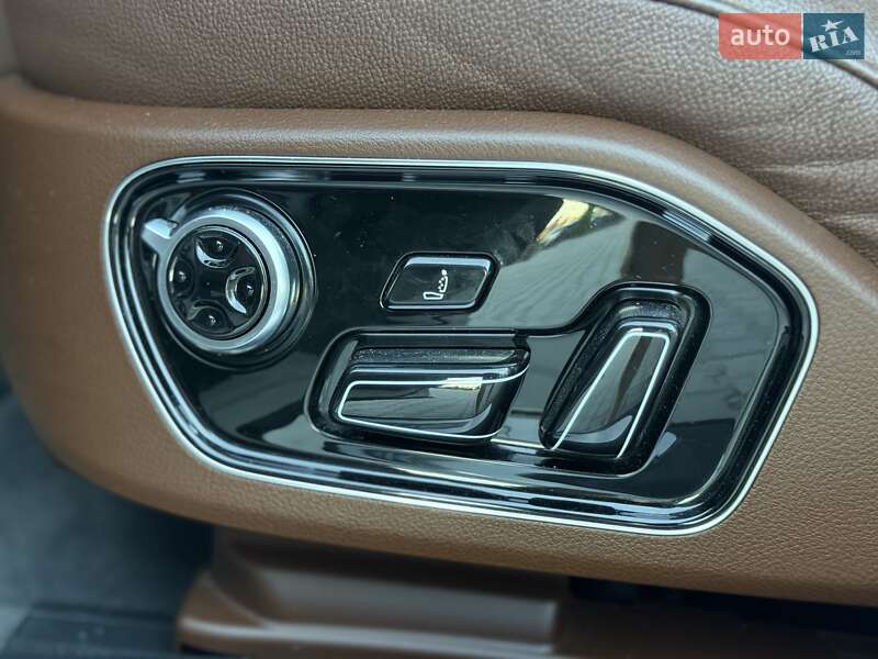Седан Audi A8 2015 в Черновцах