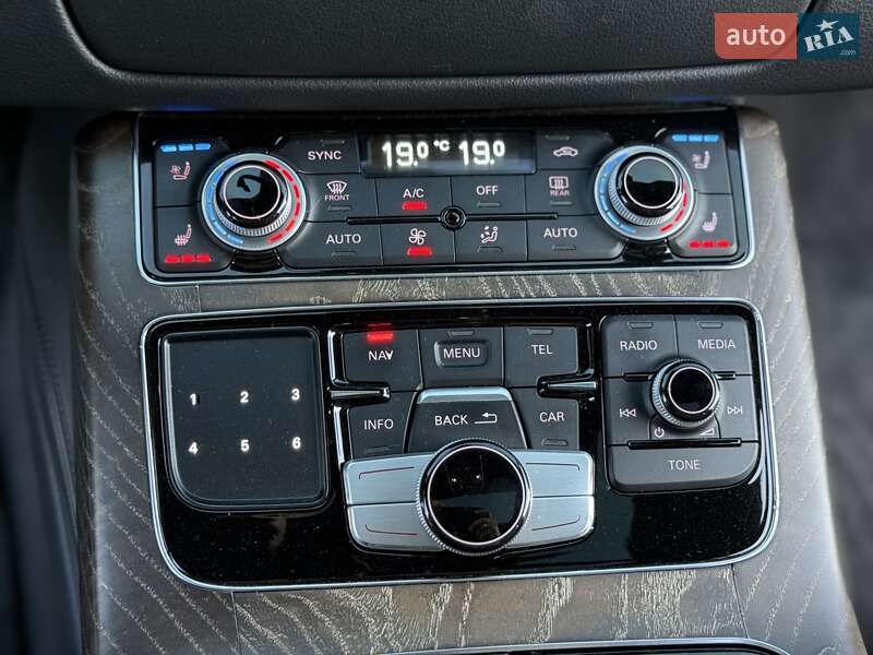 Седан Audi A8 2015 в Черновцах