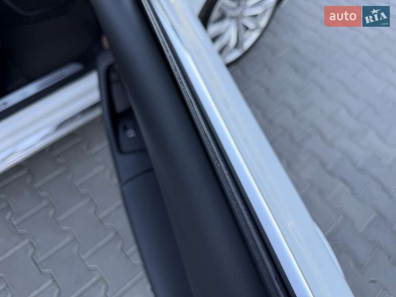 Седан Audi A8 2015 в Черновцах