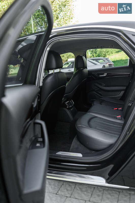 Седан Audi A8 2014 в Львове
