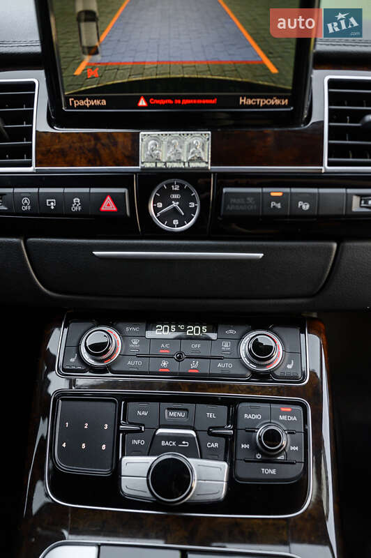 Седан Audi A8 2014 в Львове