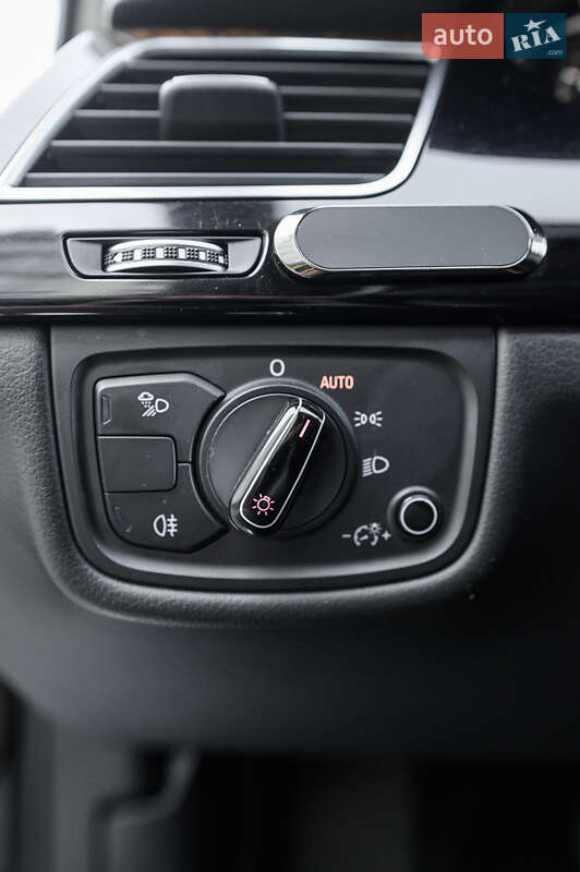 Седан Audi A8 2014 в Львове
