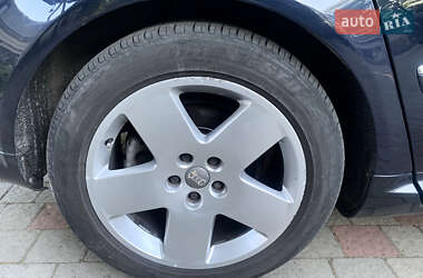 Седан Audi A8 2004 в 