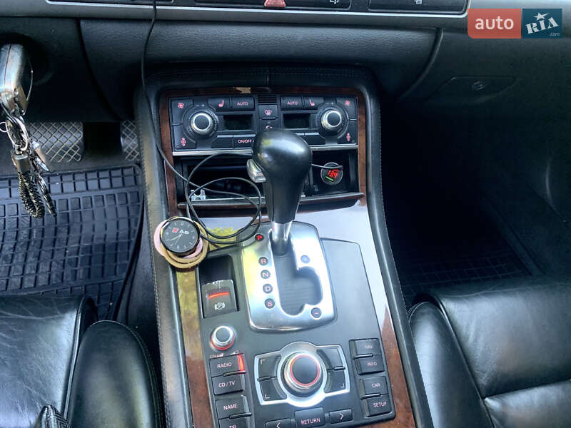 Седан Audi A8 2004 в Львове