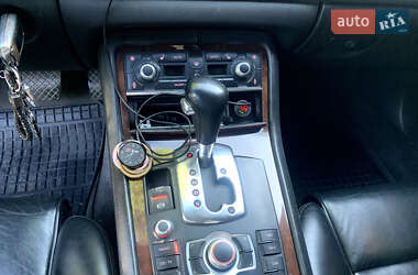 Седан Audi A8 2004 в 