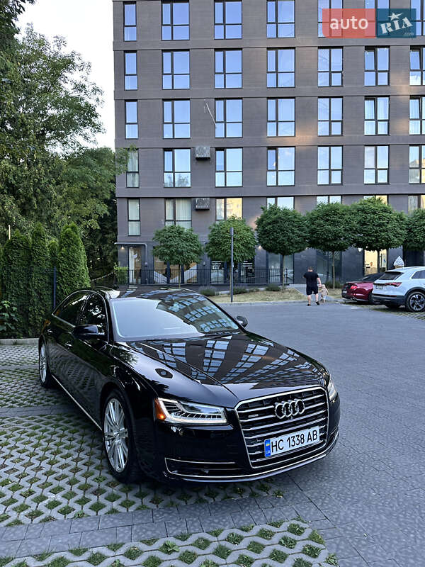 Седан Audi A8 2015 в Львові