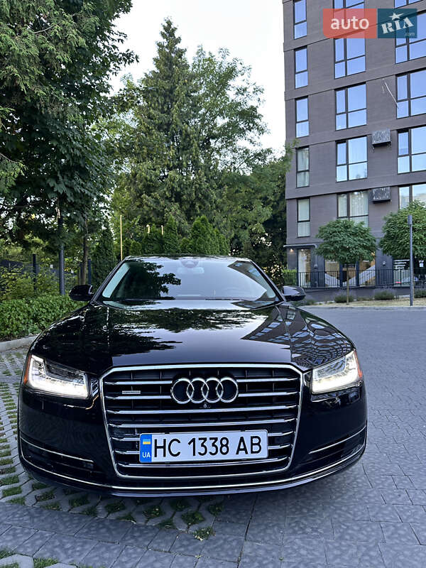 Седан Audi A8 2015 в Львові