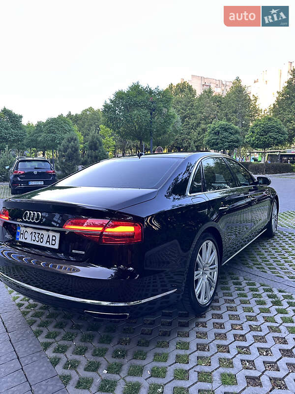 Седан Audi A8 2015 в Львові