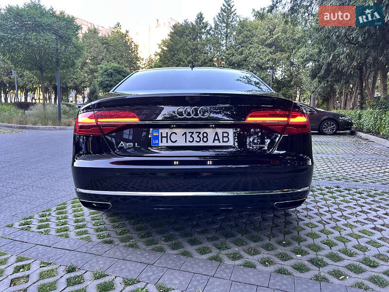 Седан Audi A8 2015 в Львові