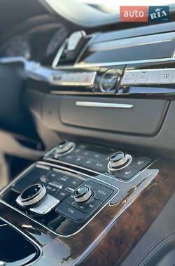 Седан Audi A8 2015 в 