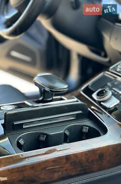 Седан Audi A8 2015 в 