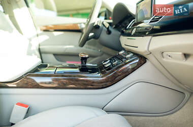 Седан Audi A8 2010 в 