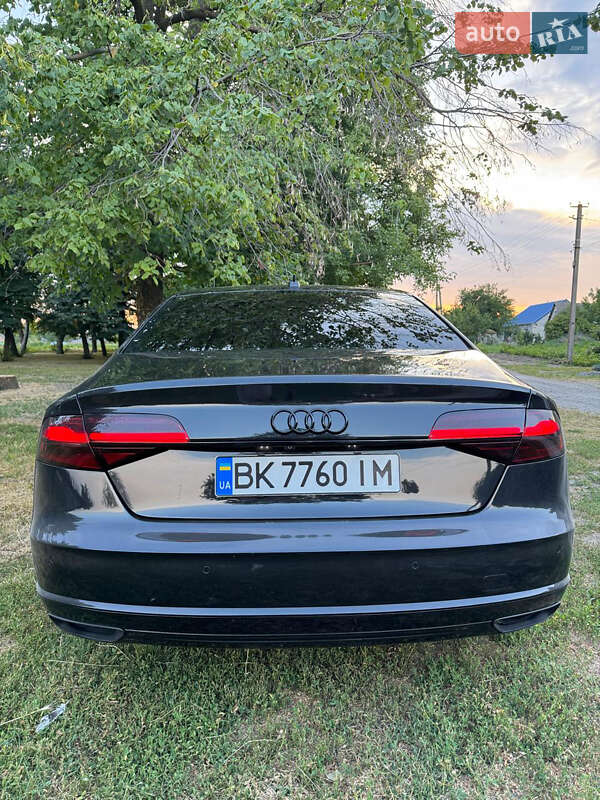 Седан Audi A8 2015 в Киеве
