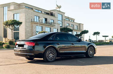 Седан Audi A8 2010 в 