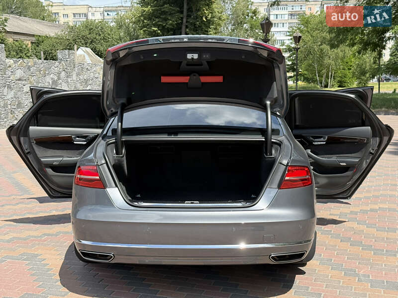 Седан Audi A8 2014 в Звягеле