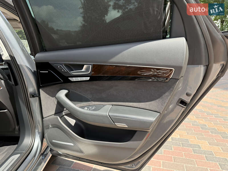Седан Audi A8 2014 в Звягеле