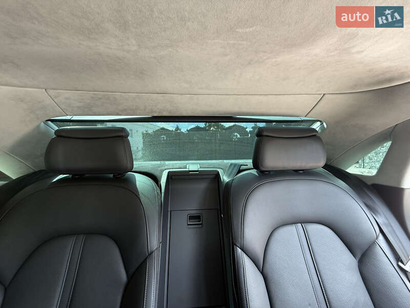 Седан Audi A8 2014 в Звягеле