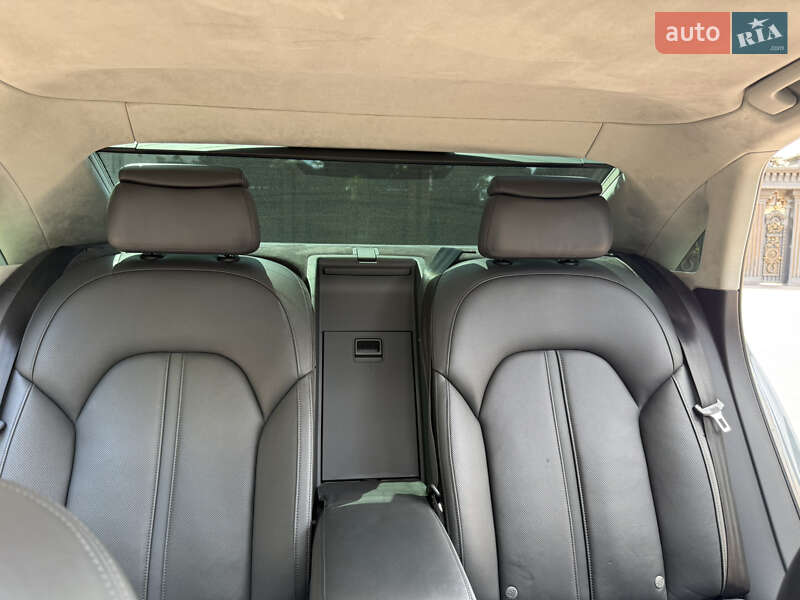 Седан Audi A8 2014 в Звягеле