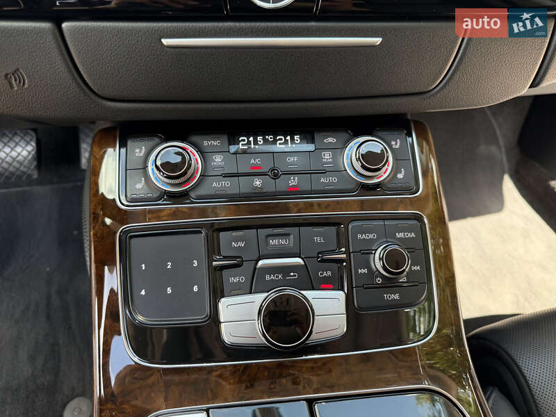 Седан Audi A8 2014 в Звягеле