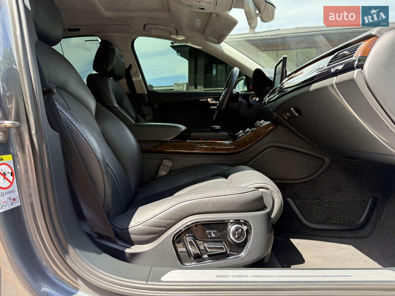 Седан Audi A8 2014 в Звягеле