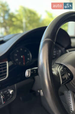 Седан Audi A8 2016 в 