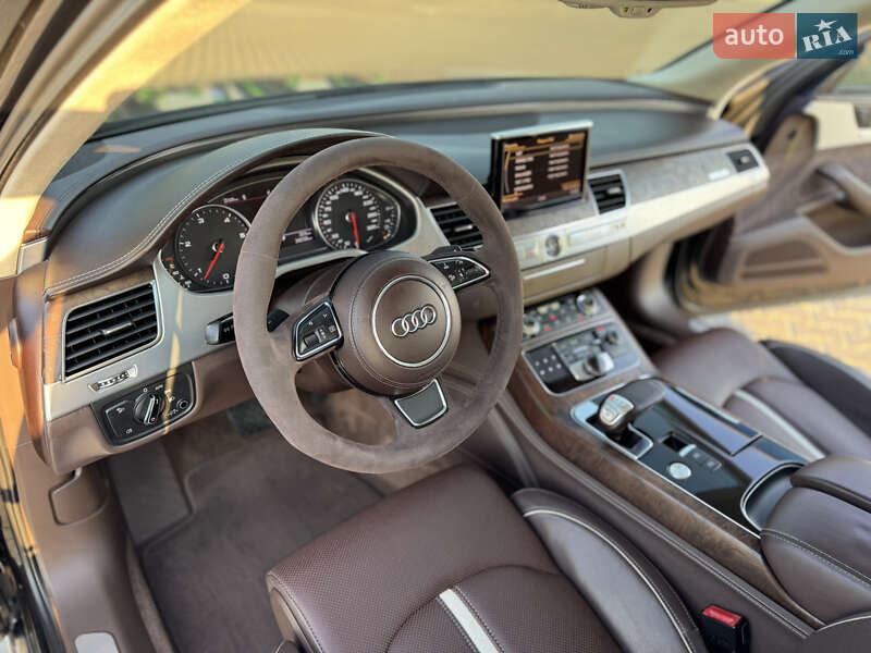 Седан Audi A8 2011 в Миколаєві