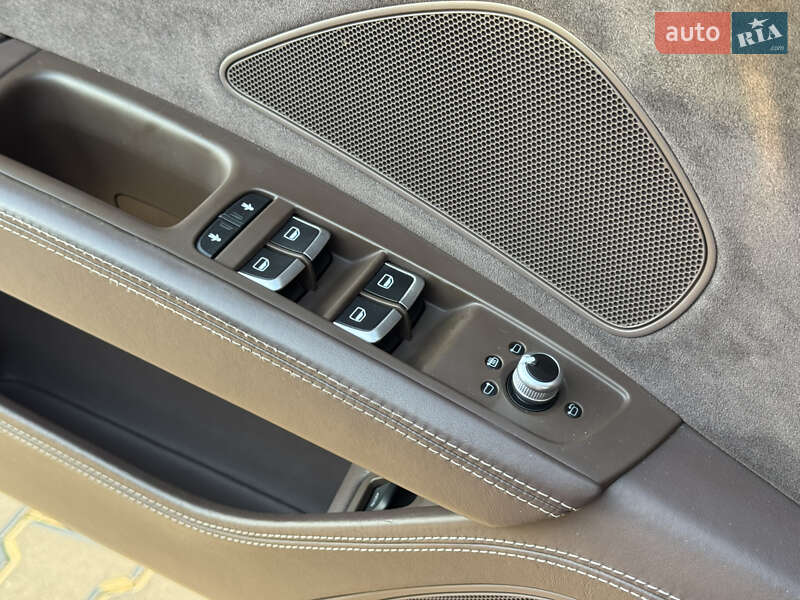 Седан Audi A8 2011 в Миколаєві