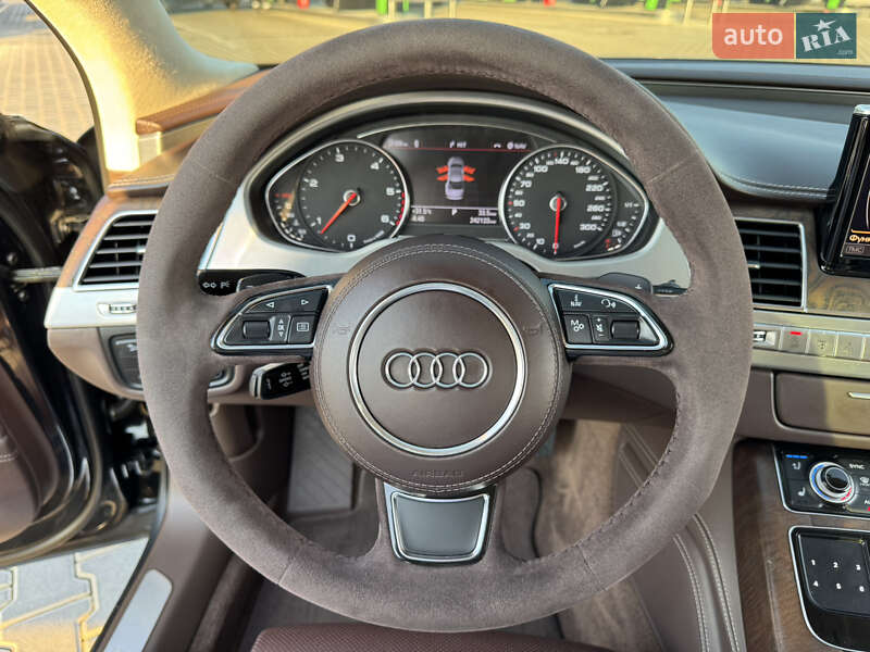 Седан Audi A8 2011 в Миколаєві