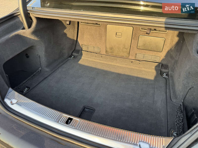 Седан Audi A8 2011 в Миколаєві