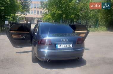Седан Audi A8 2004 в 