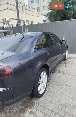 Седан Audi A8 2004 в 