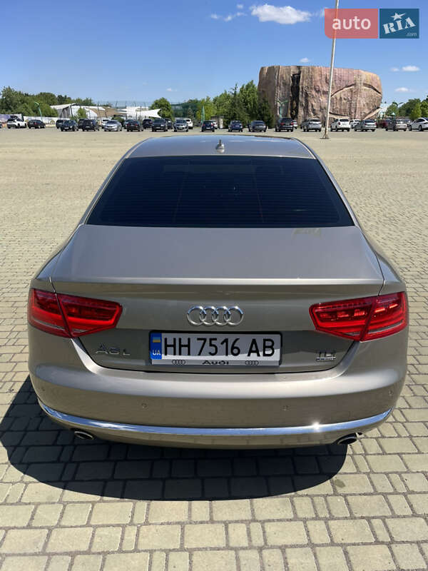 Седан Audi A8 2013 в Одесі
