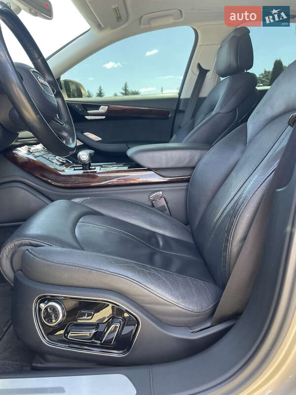 Седан Audi A8 2013 в Одесі