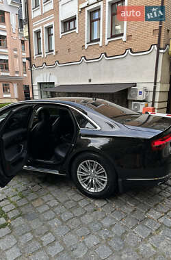 Седан Audi A8 2017 в 