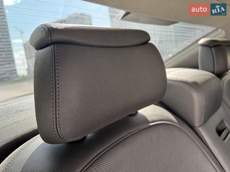 Седан Audi A8 2013 в Києві