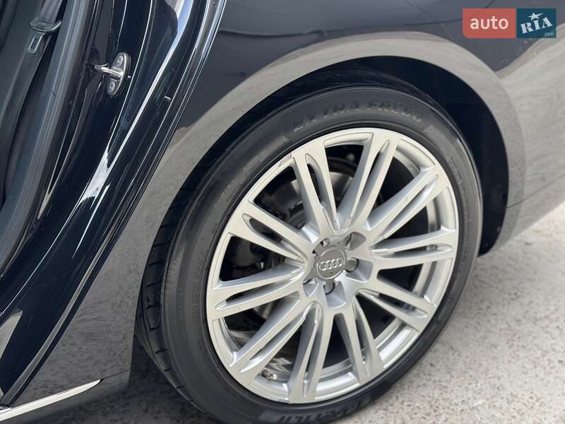 Седан Audi A8 2013 в Києві