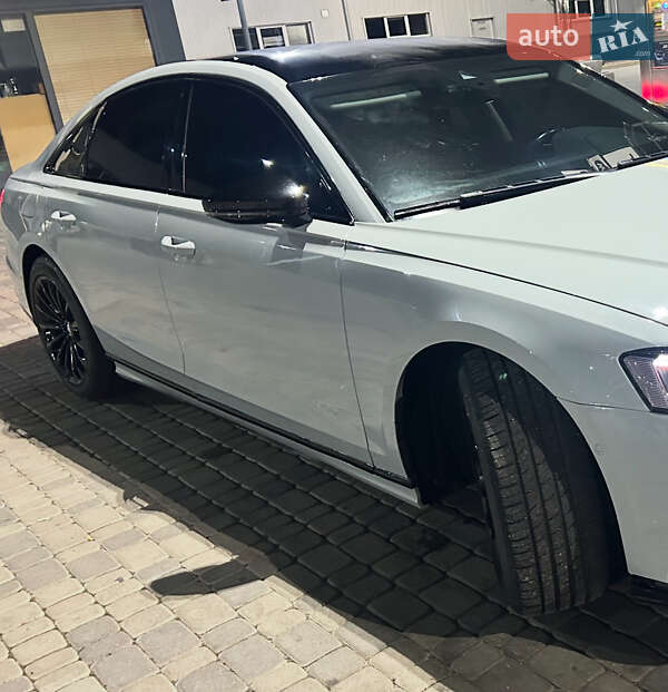 Седан Audi A8 2018 в Мукачевому