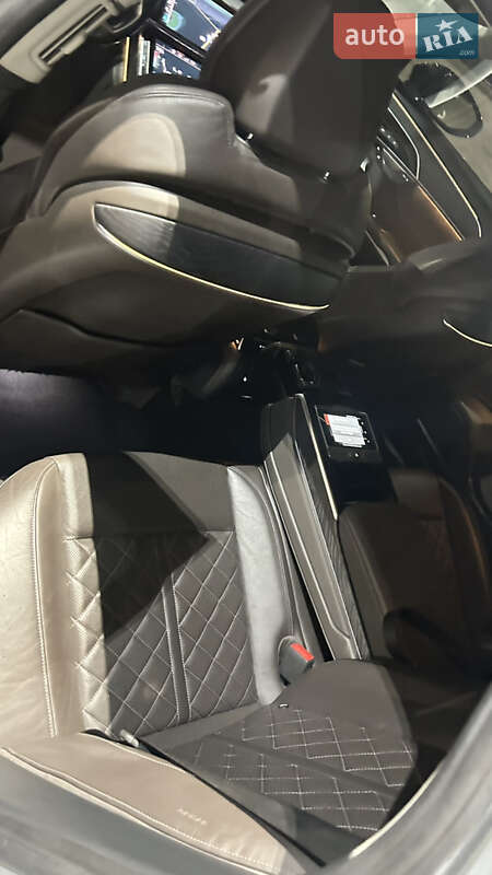 Седан Audi A8 2018 в Мукачевому