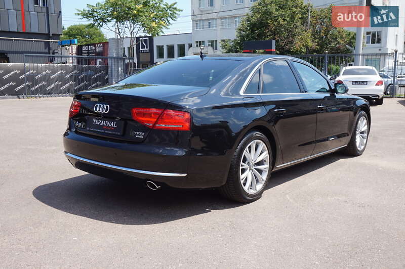 Седан Audi A8 2013 в Одесі