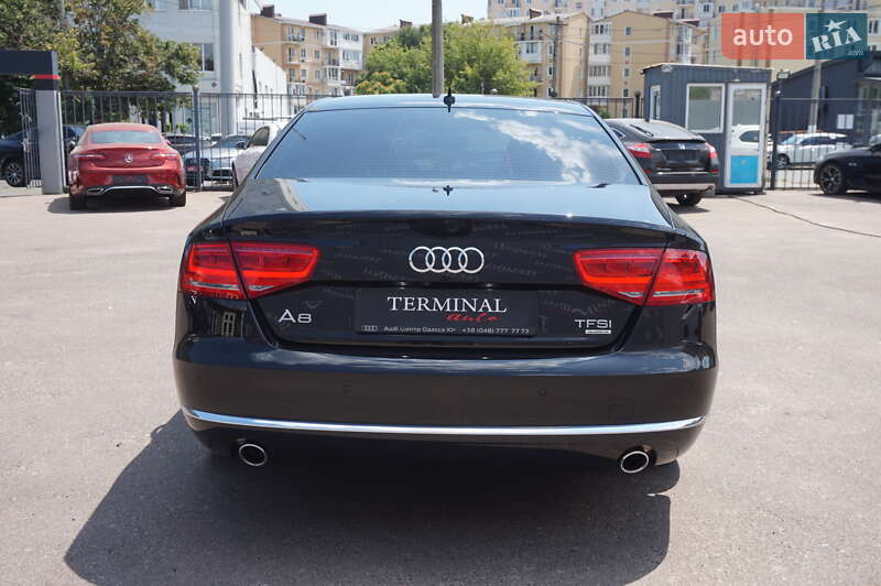 Седан Audi A8 2013 в Одесі
