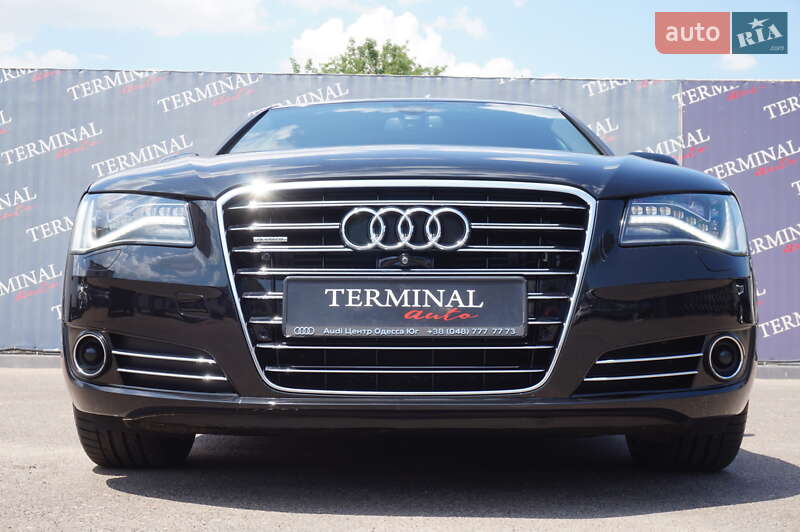 Седан Audi A8 2013 в Одесі