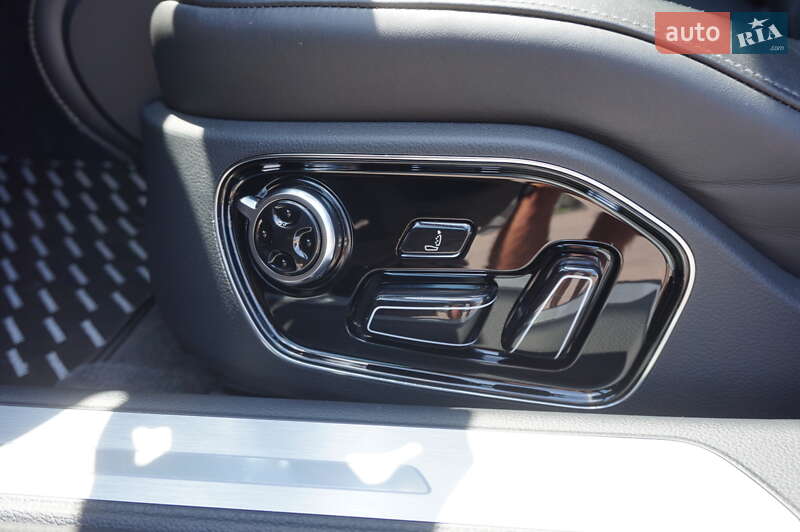 Седан Audi A8 2013 в Одесі
