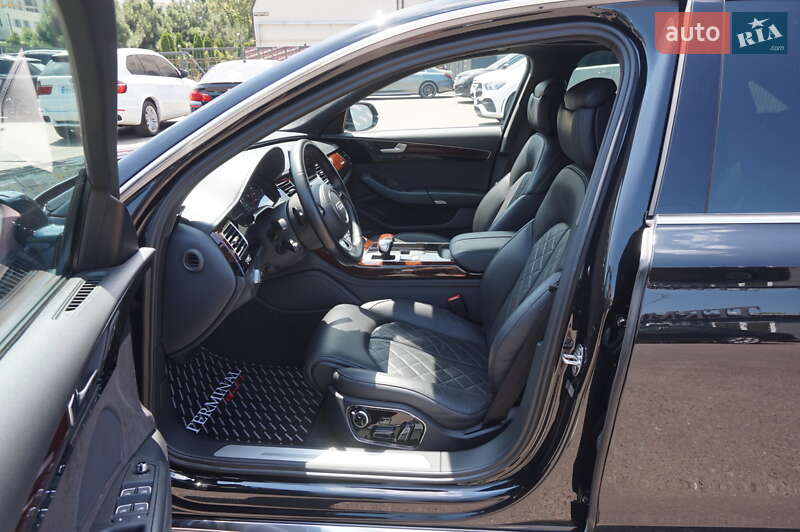 Седан Audi A8 2013 в Одесі