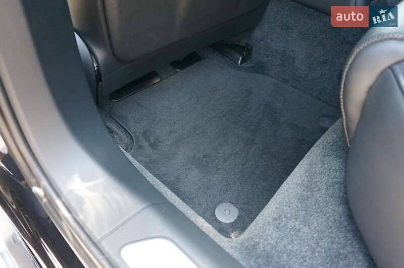 Седан Audi A8 2013 в Одесі