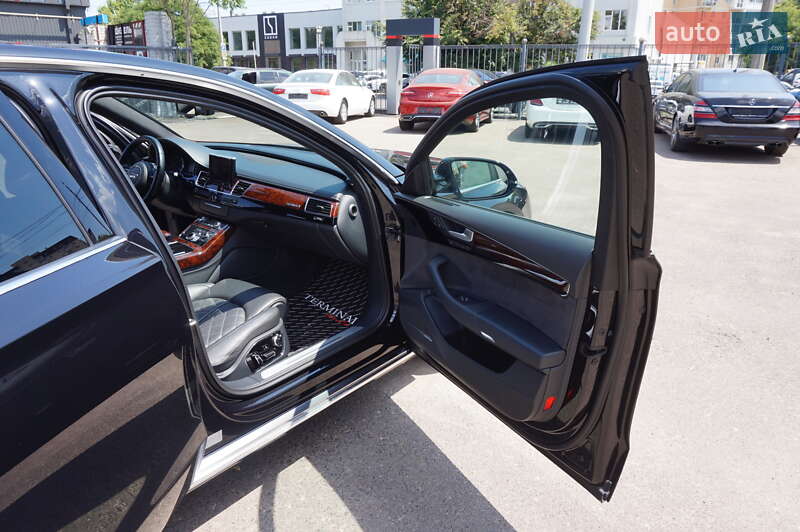 Седан Audi A8 2013 в Одесі