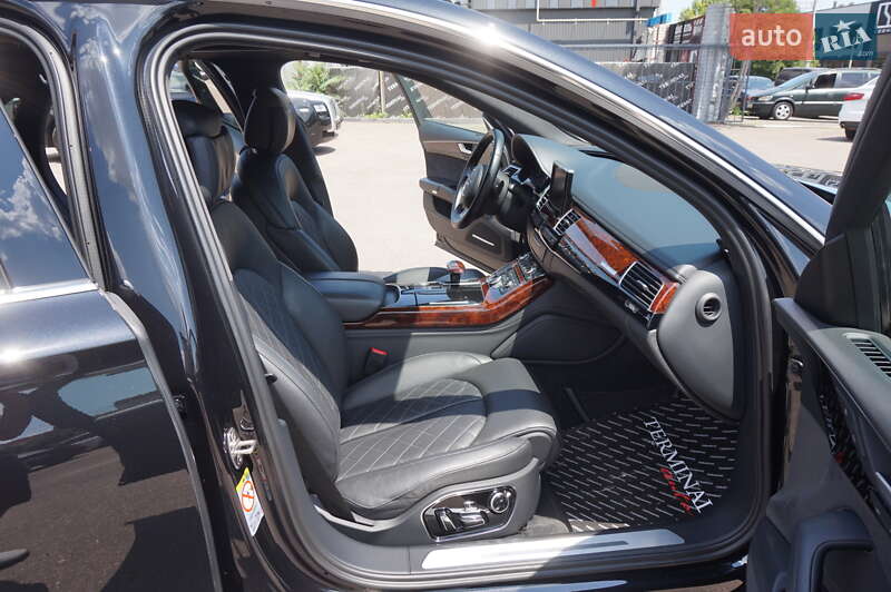 Седан Audi A8 2013 в Одесі