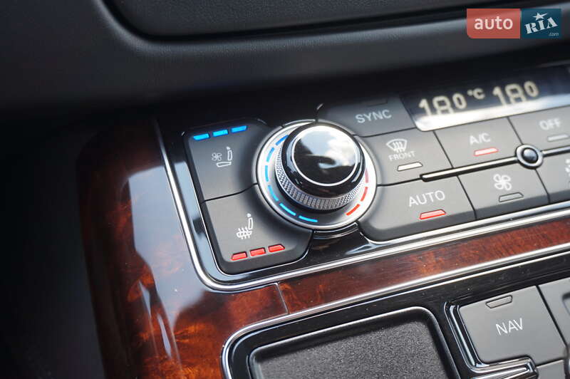 Седан Audi A8 2013 в Одесі