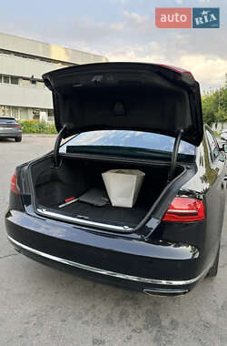 Седан Audi A8 2015 в 