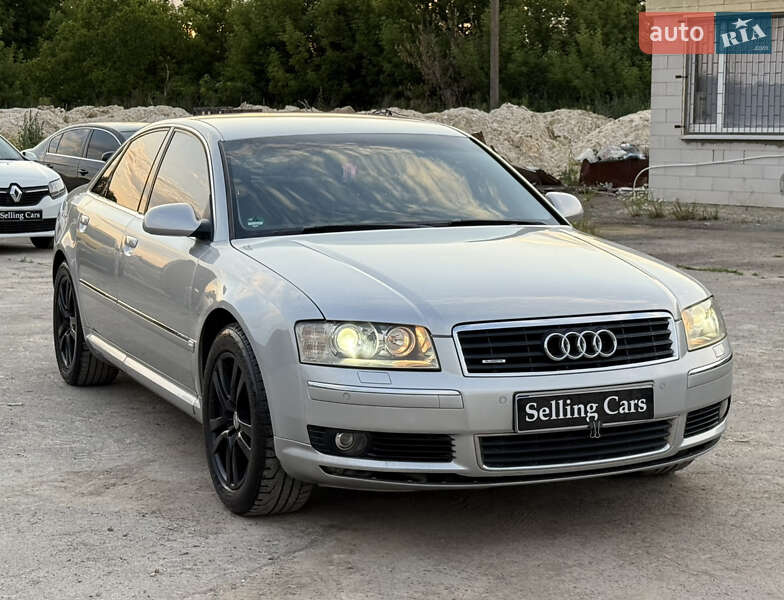 Седан Audi A8 2004 в Рівному